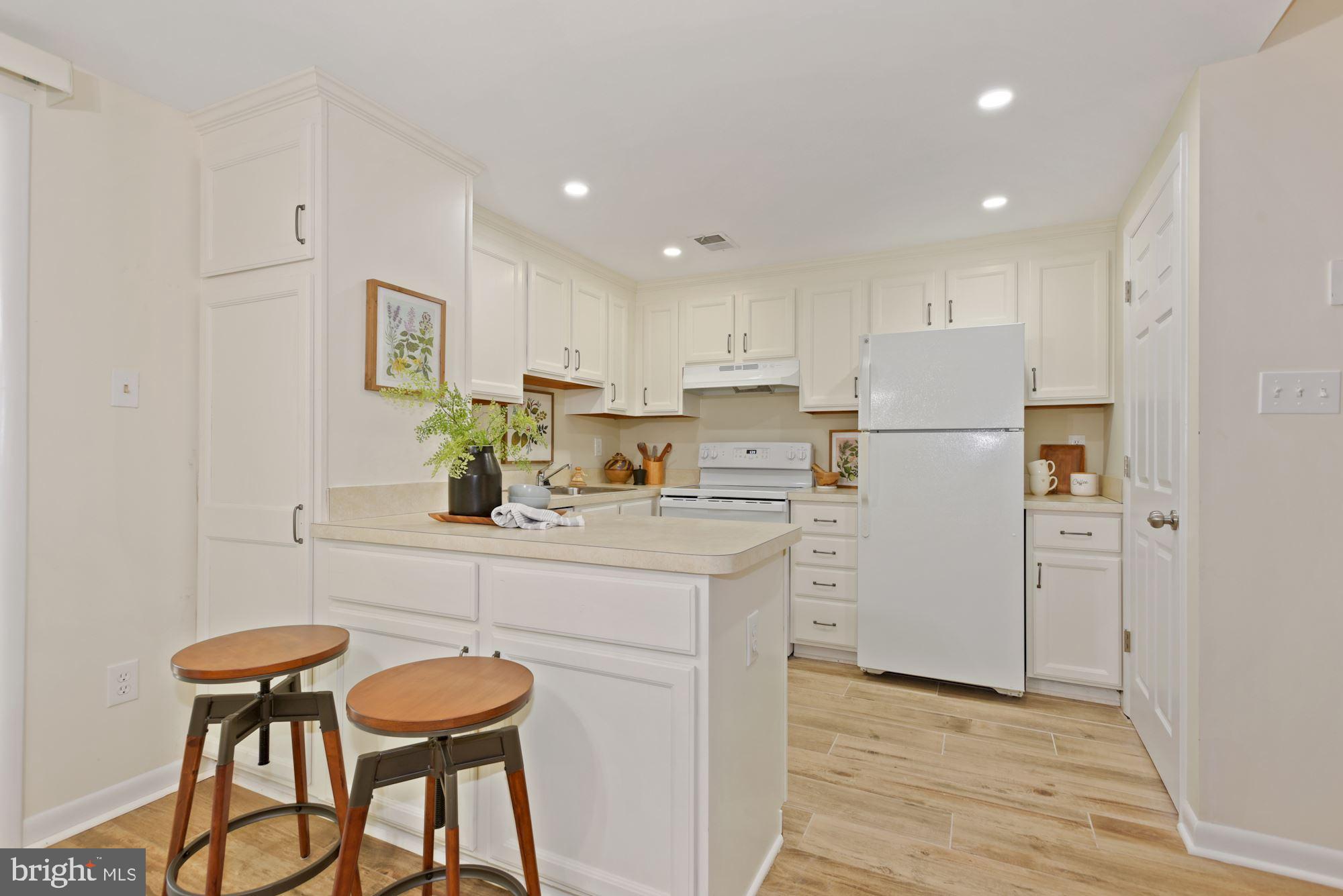 2370 Southgate Square Reston, VA 20191 - Photo 12 of 35 new and ready to cook!