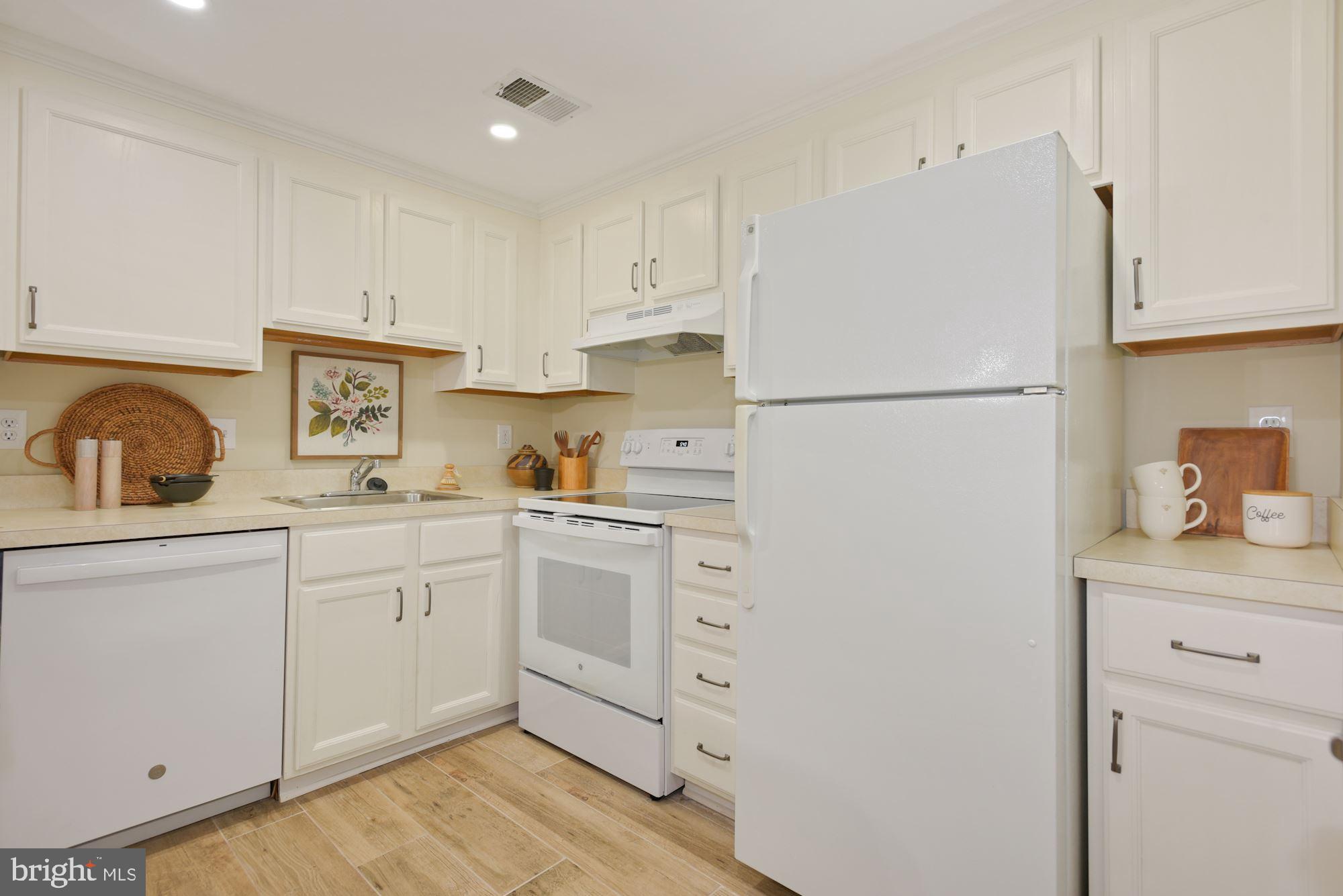 2370 Southgate Square Reston, VA 20191 - Photo 13 of 35