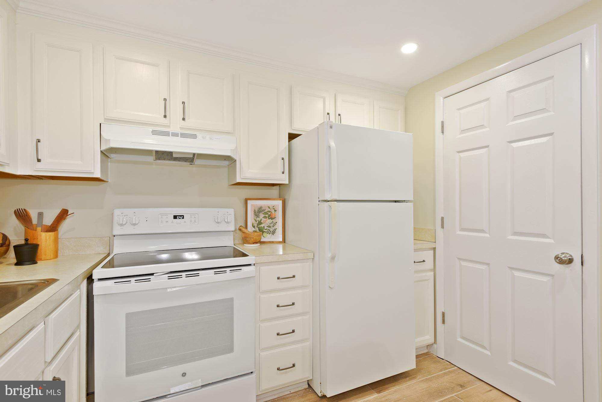 2370 Southgate Square Reston, VA 20191 - Photo 17 of 35