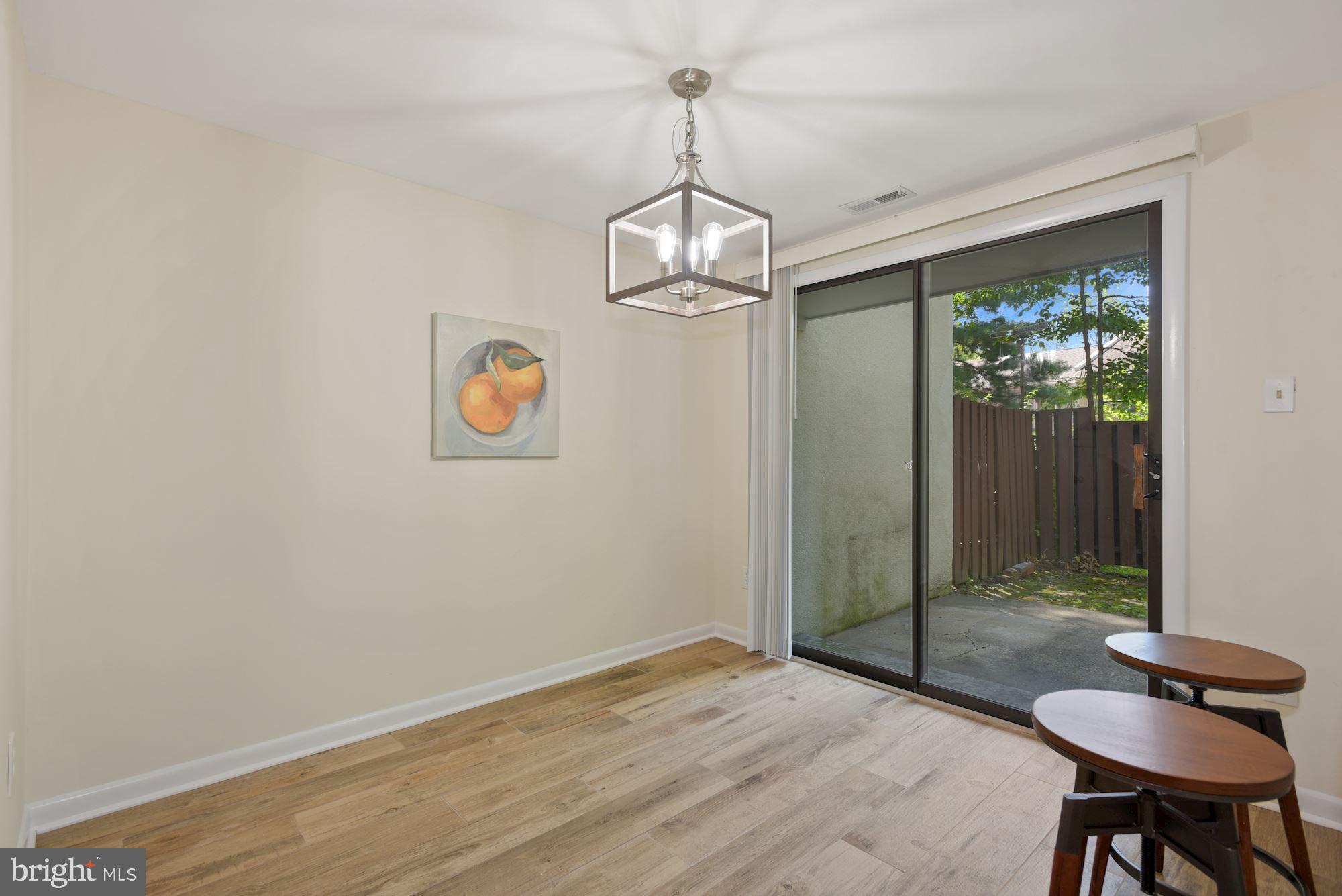 2370 Southgate Square Reston, VA 20191 - Photo 9 of 35 dining area
