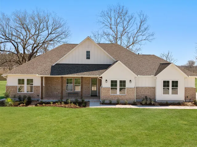 $1,025,000 | 151 Moonlight Drive, Smithville, TX 78957