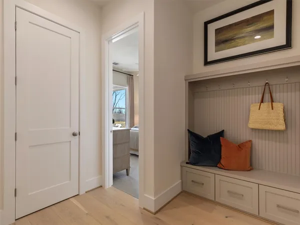 $975,000 | 151 Moonlight Drive, Smithville, TX 78957