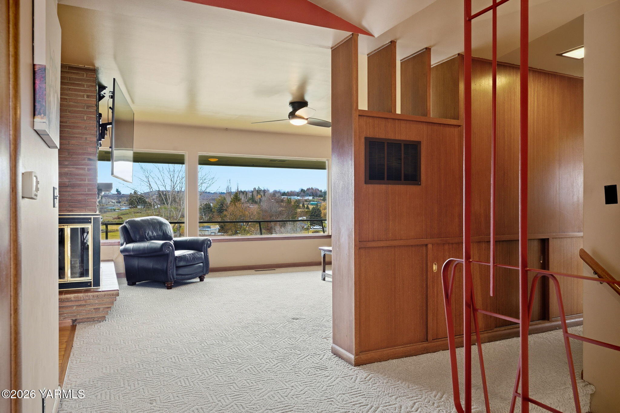 243 Collins Road Selah, WA 98942 - Photo 12 of 46 Front Entry to Living Room