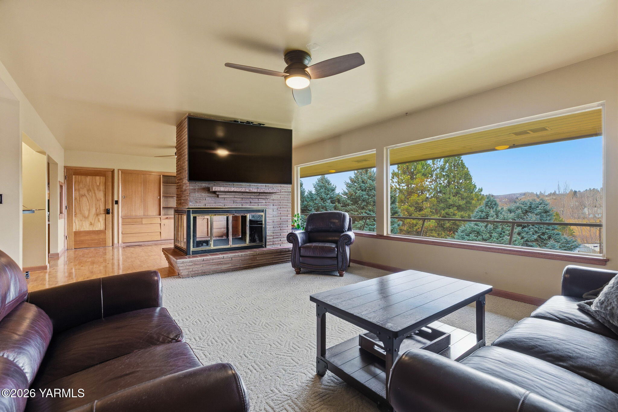 243 Collins Road Selah, WA 98942 - Photo 14 of 46 Fireplace and Views!