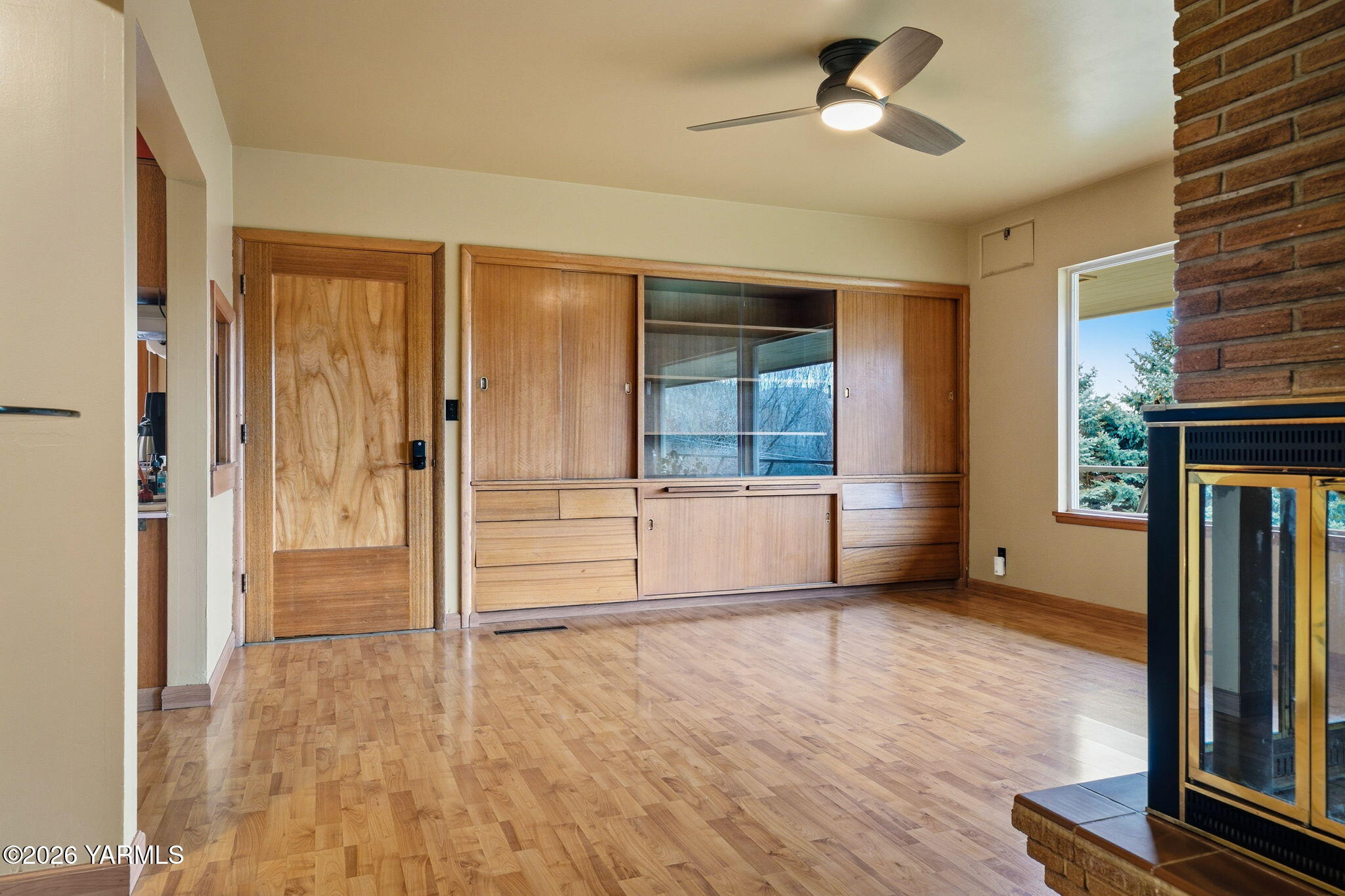243 Collins Road Selah, WA 98942 - Photo 16 of 46 Dining w/Refinished Hardwood Floors