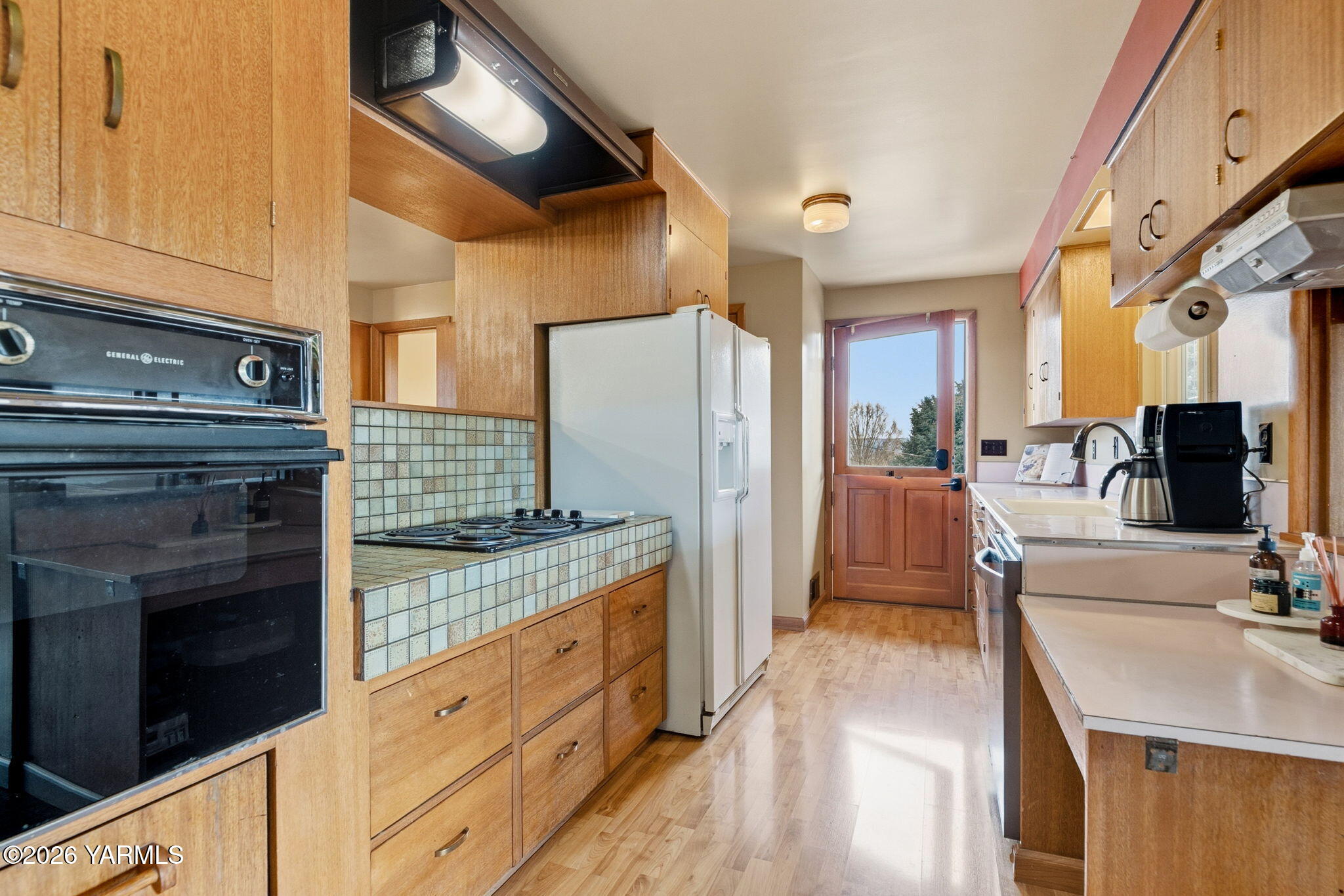 243 Collins Road Selah, WA 98942 - Photo 21 of 46 Kitchen