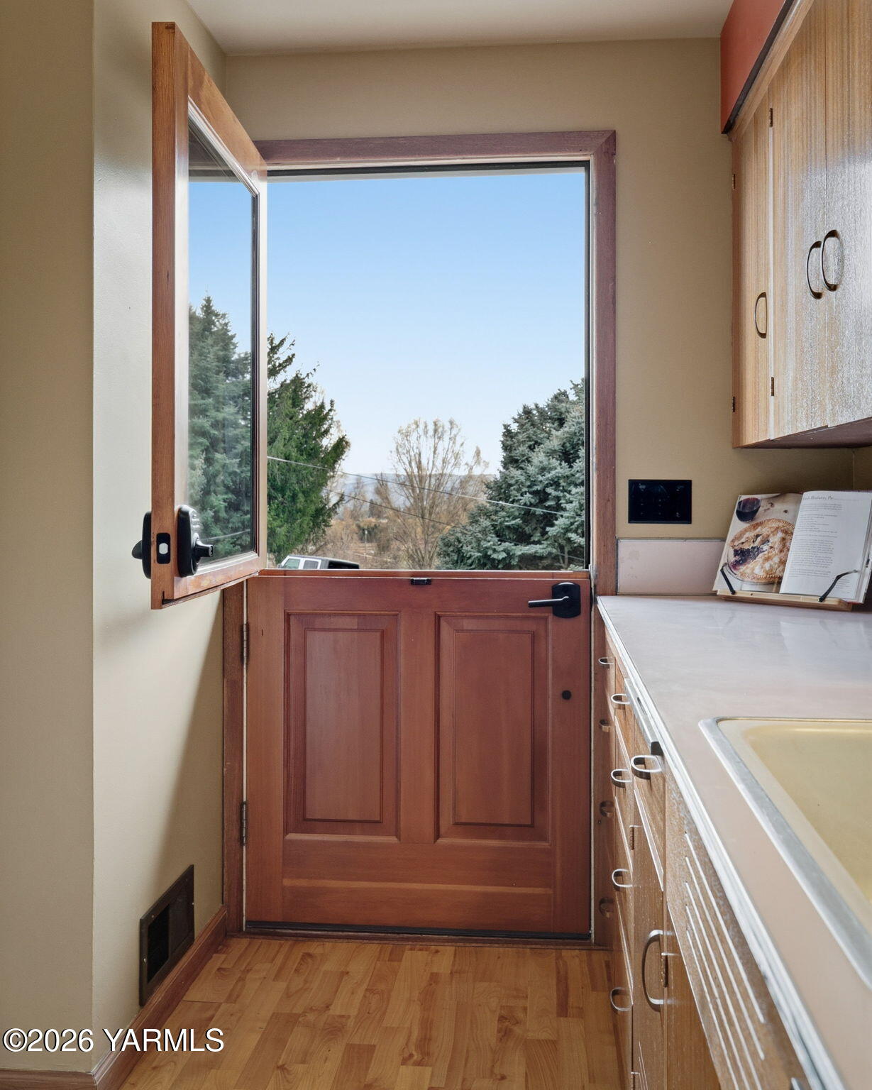 243 Collins Road Selah, WA 98942 - Photo 23 of 46 Charming Dutch Door