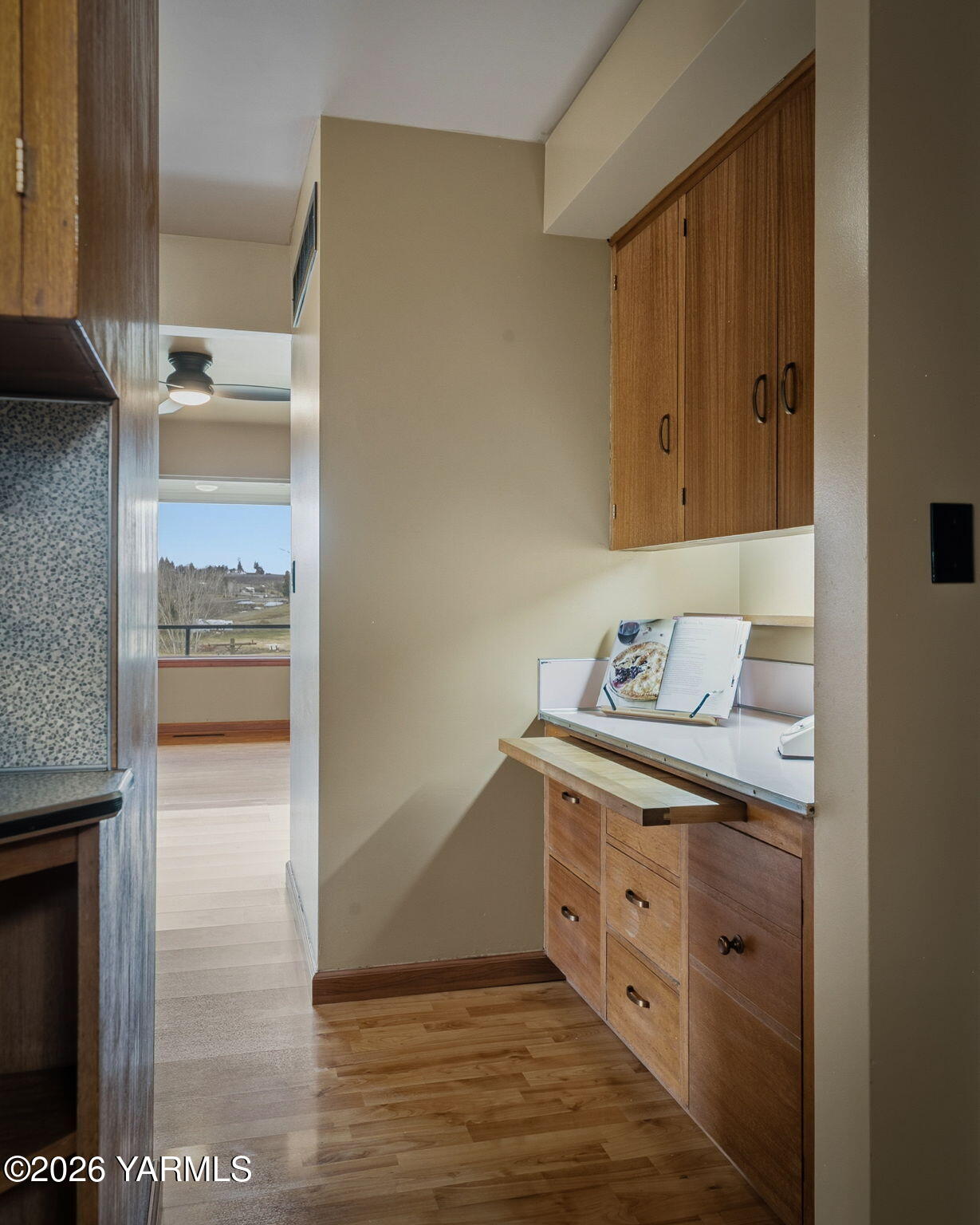 243 Collins Road Selah, WA 98942 - Photo 25 of 46 Nook in the Kitchen