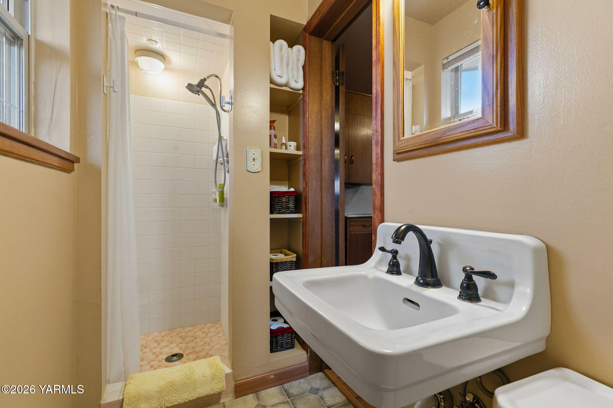 243 Collins Road Selah, WA 98942 - Photo 29 of 46 Bathroom #1 off Kitchen