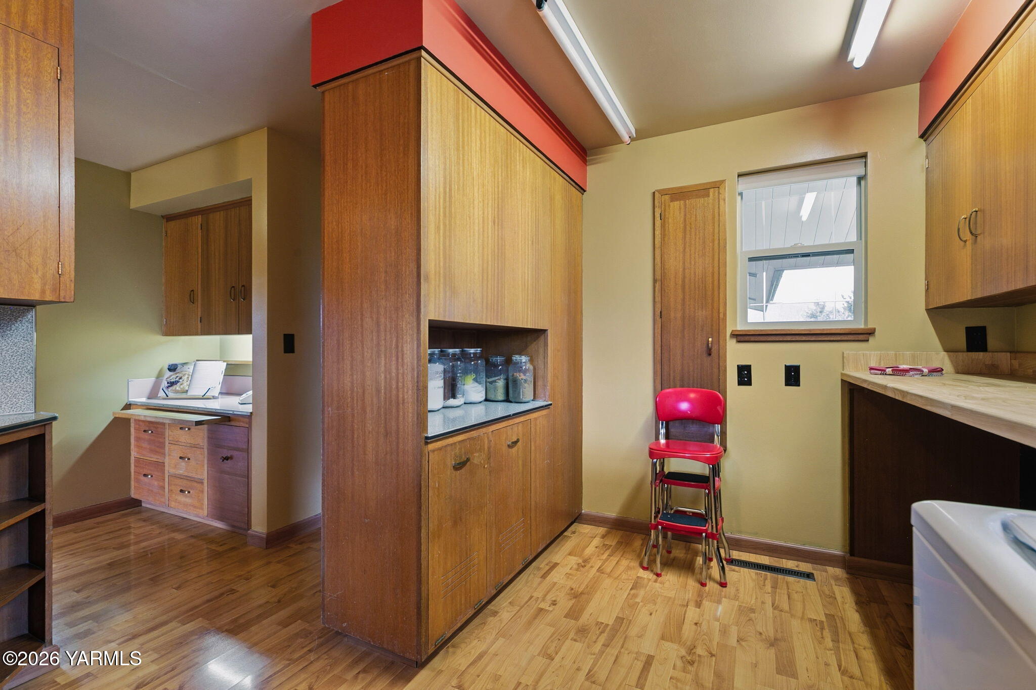 243 Collins Road Selah, WA 98942 - Photo 31 of 46 Tons of Kitchen Storage!