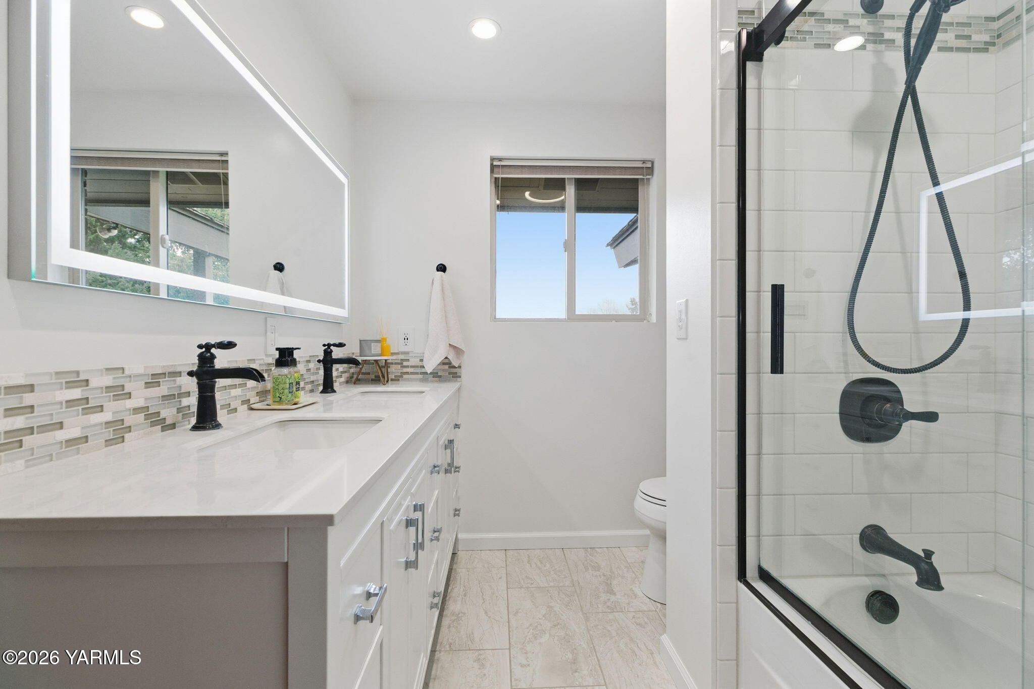 243 Collins Road Selah, WA 98942 - Photo 35 of 46 Main Floor Full Bath#2