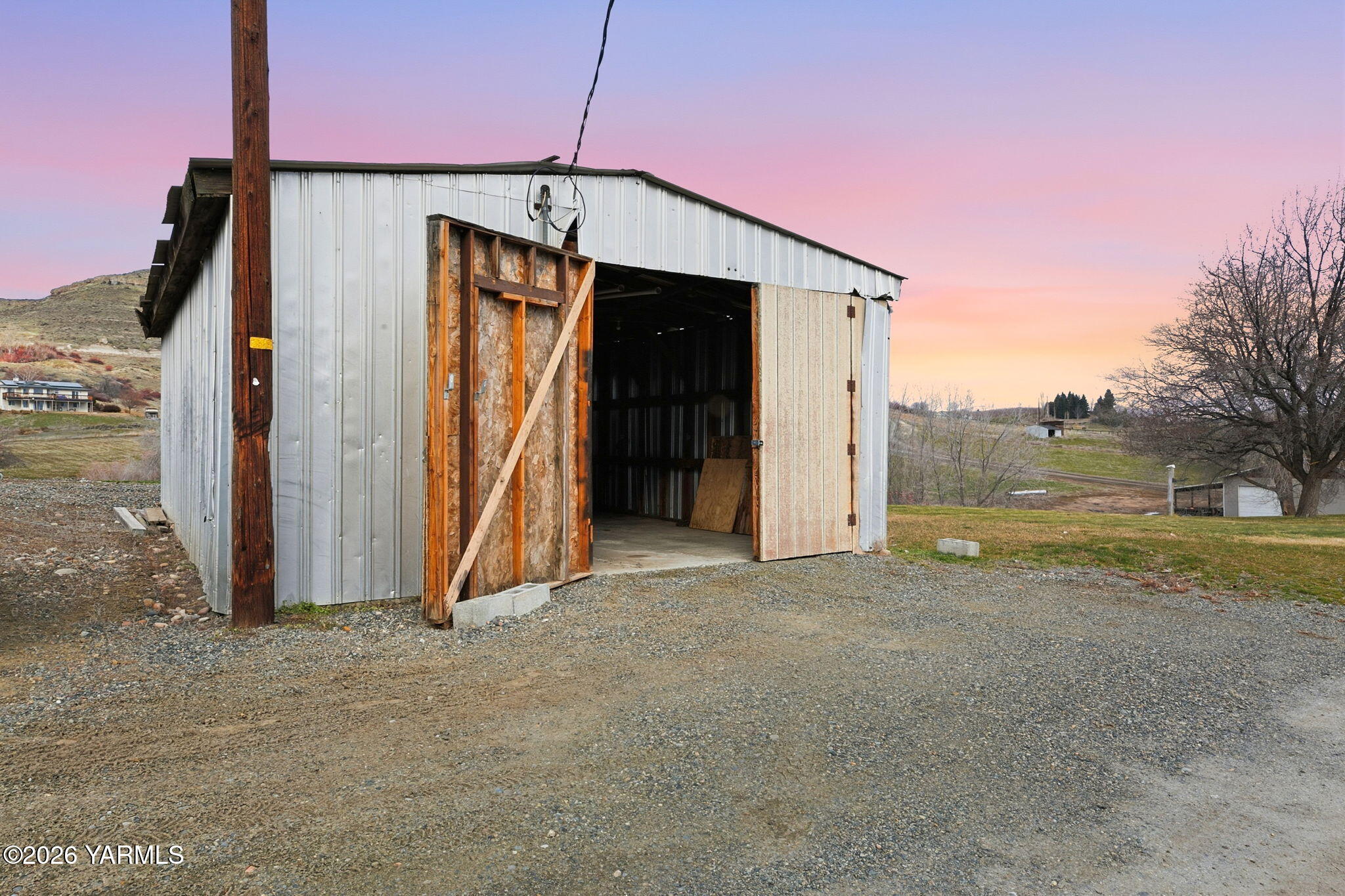 243 Collins Road Selah, WA 98942 - Photo 7 of 46 Garage/Shed