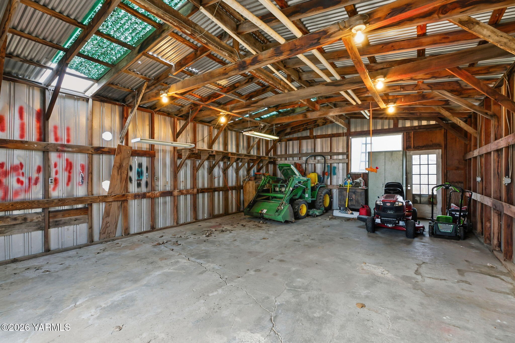 243 Collins Road Selah, WA 98942 - Photo 8 of 46 Garage/Shed