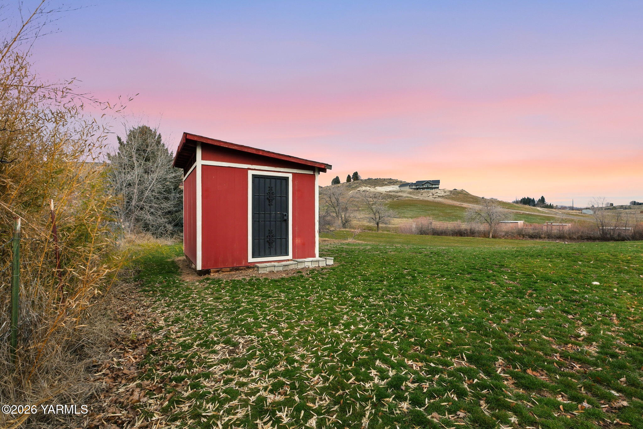 243 Collins Road Selah, WA 98942 - Photo 9 of 46 Chicken Coop