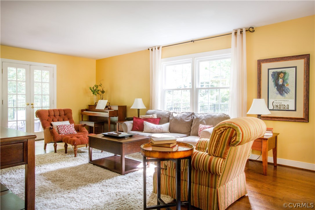 10301 Apache Road Richmond, VA 23235 - Photo 6 of 24 a living room with furniture and a window