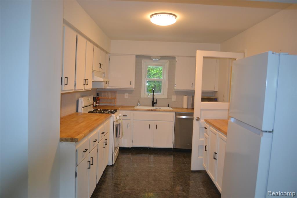 5244 Oleksyn Road Flint, MI 48504 - Photo 16 of 32