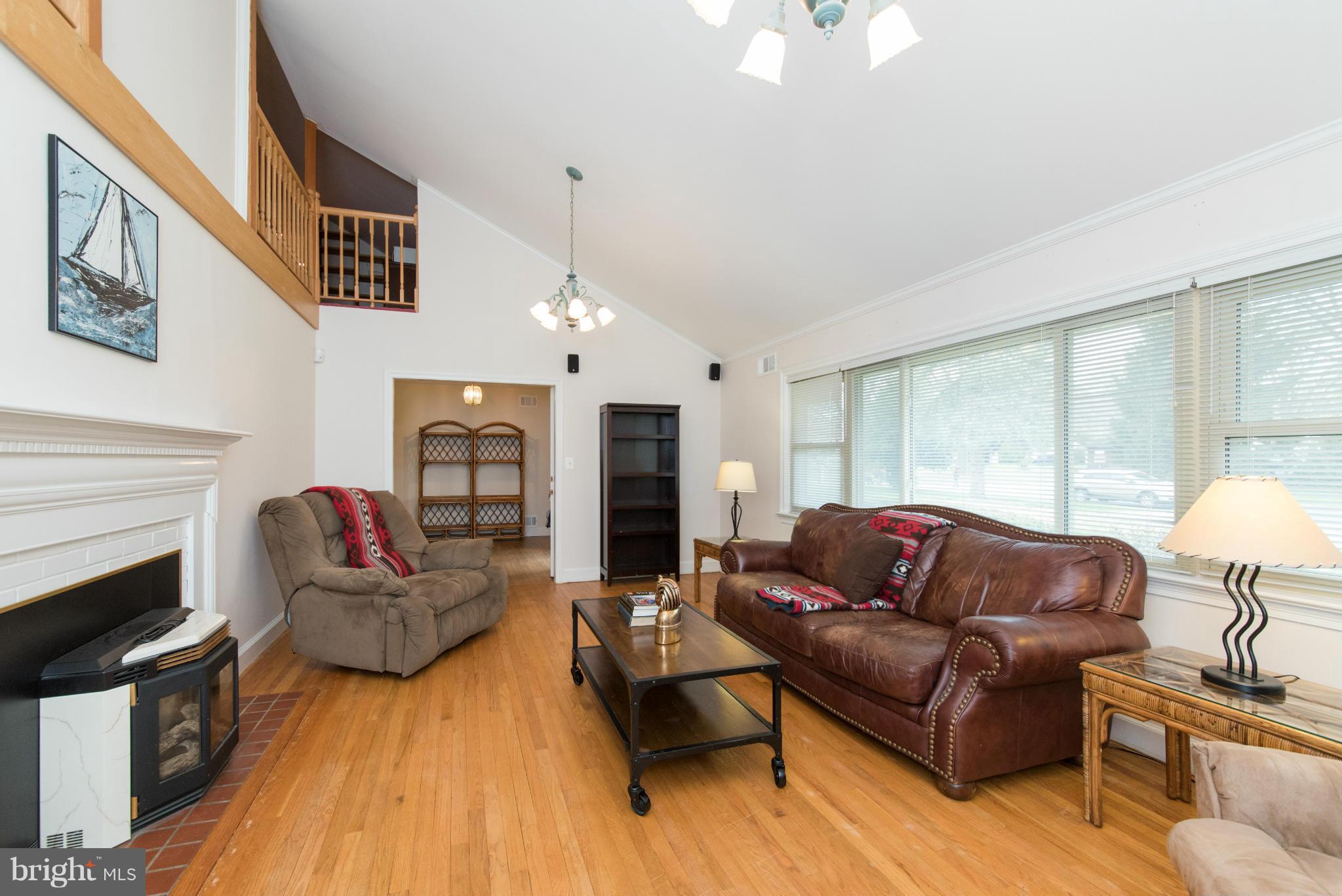304 Farm Road Aberdeen, MD 21001 - Photo 3 of 30 Living Room
