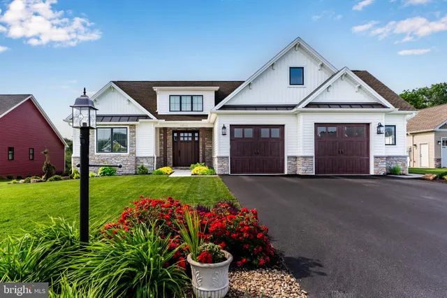 $925,000 | 1011 Stonehill Lane, Carlisle, PA 17015