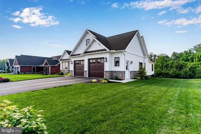 $925,000 | 1011 Stonehill Lane, Carlisle, PA 17015