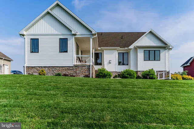 $925,000 | 1011 Stonehill Lane, Carlisle, PA 17015