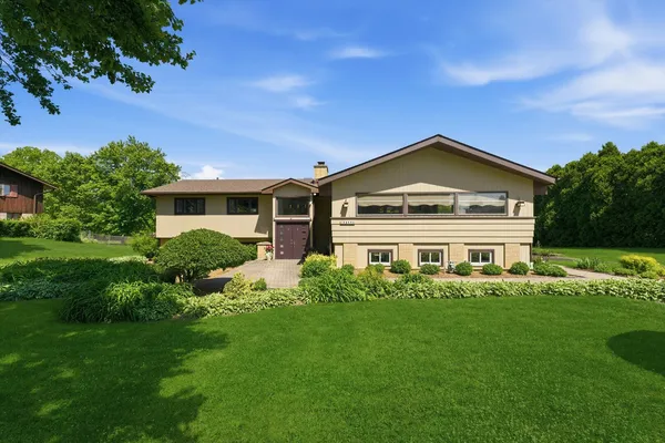 $499,500 | 1211 North Il Route 21, Gurnee, IL 60031