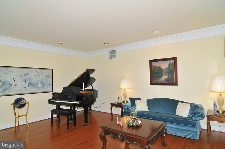 1320 St Michaels Road Mount Airy, MD 21771 - Photo 3 of 23 Living Room
