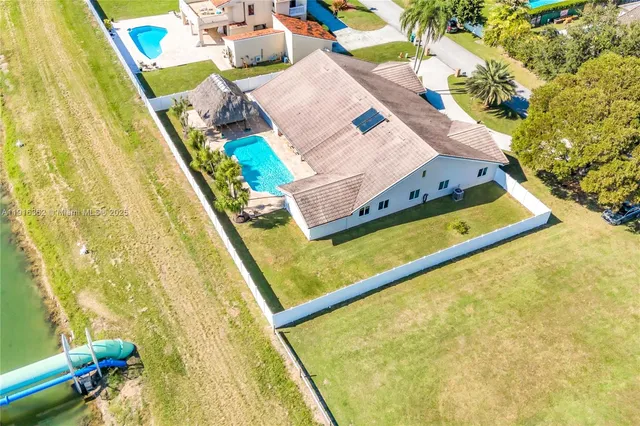 $1,550,000 | 10700 Southwest 139th Road, Miami, FL 33176