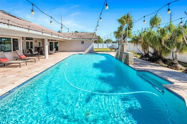 $1,550,000 | 10700 Southwest 139th Road, Miami, FL 33176