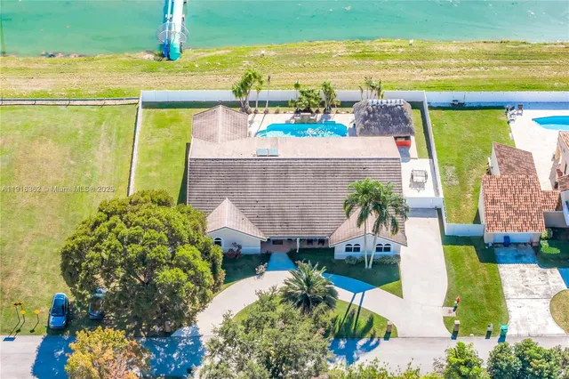 $1,550,000 | 10700 Southwest 139th Road, Miami, FL 33176