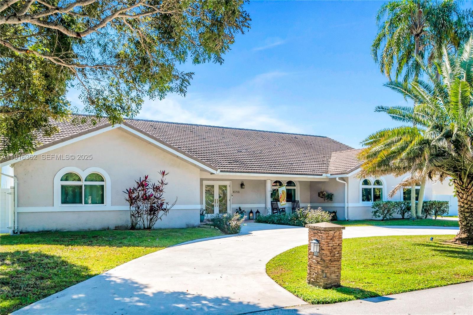 10700 Southwest 139th Road Miami, FL 33176 - Photo 5 of 68 a view of a house with swimming pool and a yard
