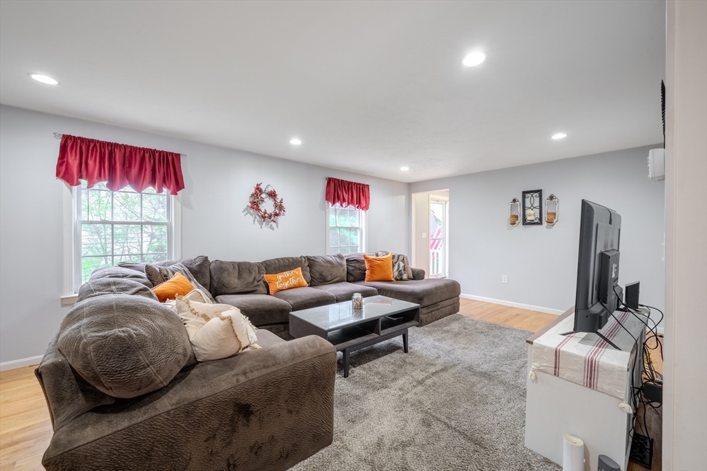 36 Westford Road Ayer, MA 01432 - Photo 4 of 37 Gallery Image 4