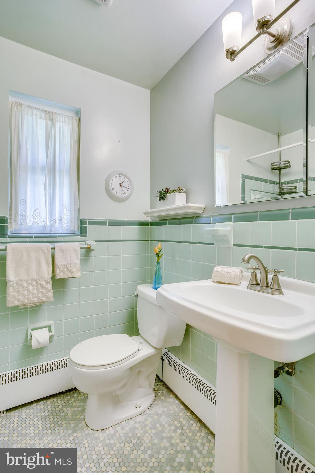 4103 Sideburn Road Fairfax, VA 22030 - Photo 18 of 54 Main level full bathroom