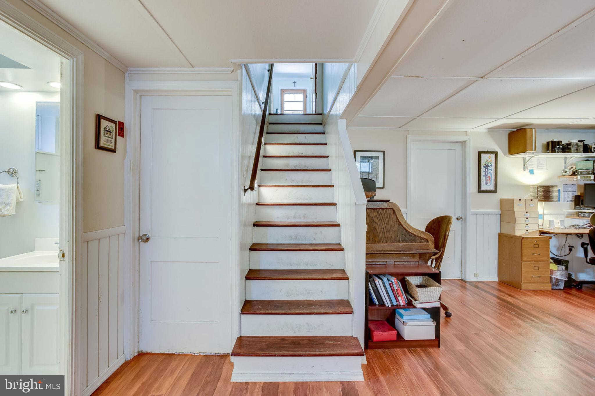 4103 Sideburn Road Fairfax, VA 22030 - Photo 27 of 54 Stairs between Main and Lower Level