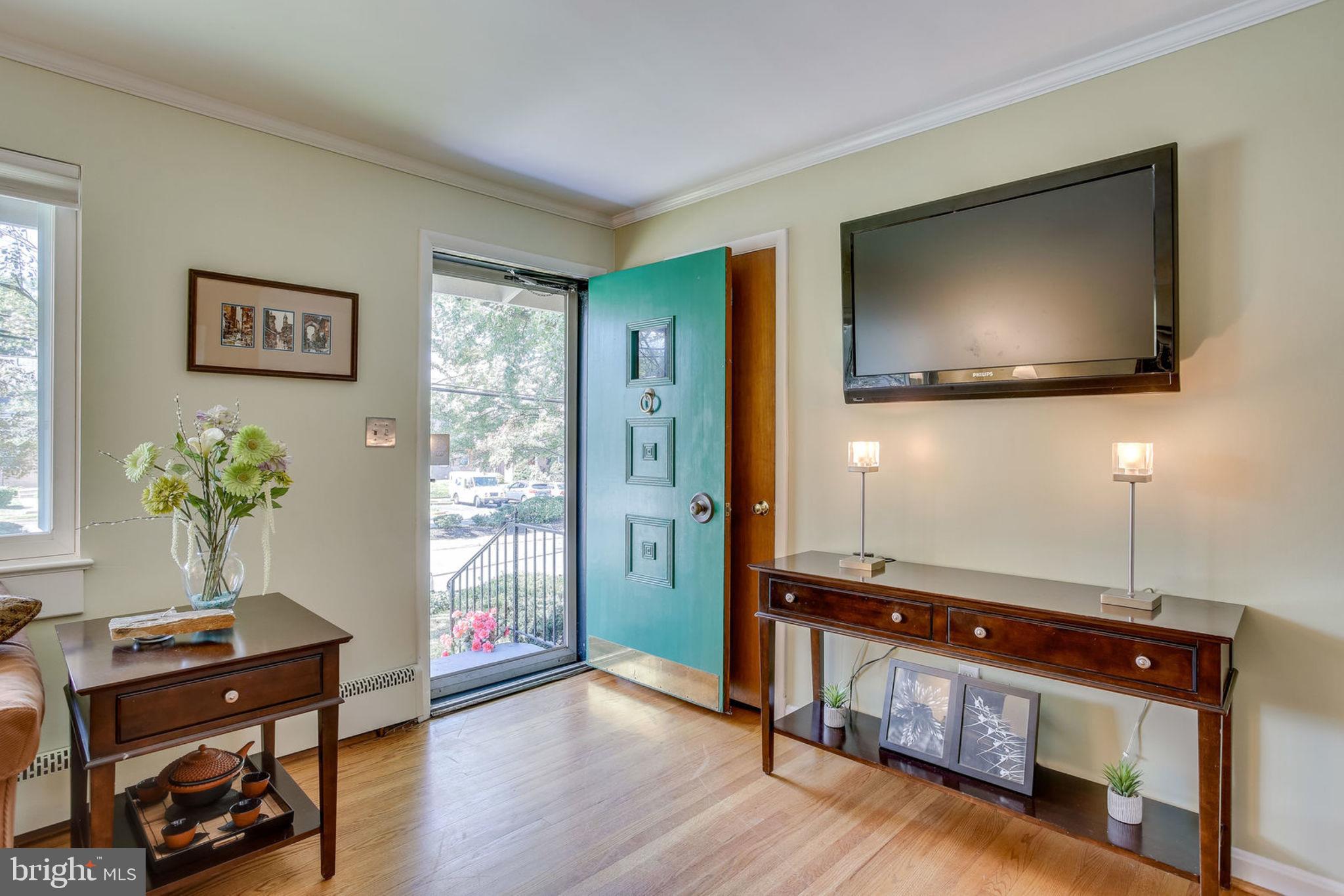 4103 Sideburn Road Fairfax, VA 22030 - Photo 46 of 54 Open floor plan - Living room