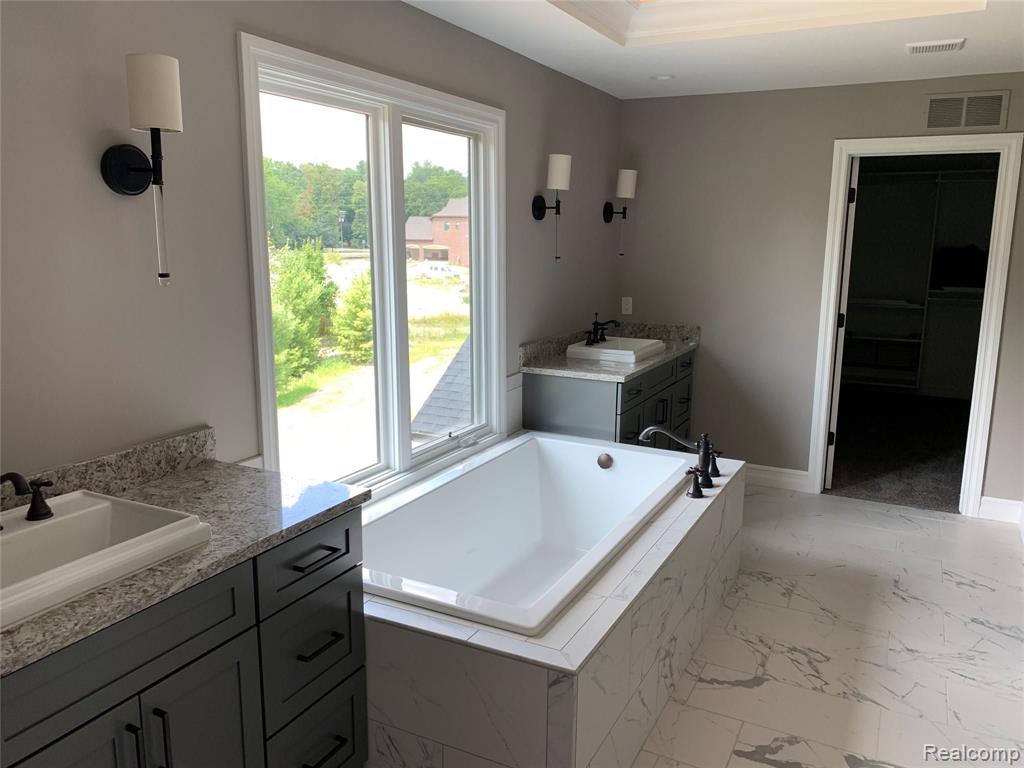 1880 Traceky Rochester Hills, MI 48306 - Photo 14 of 21
