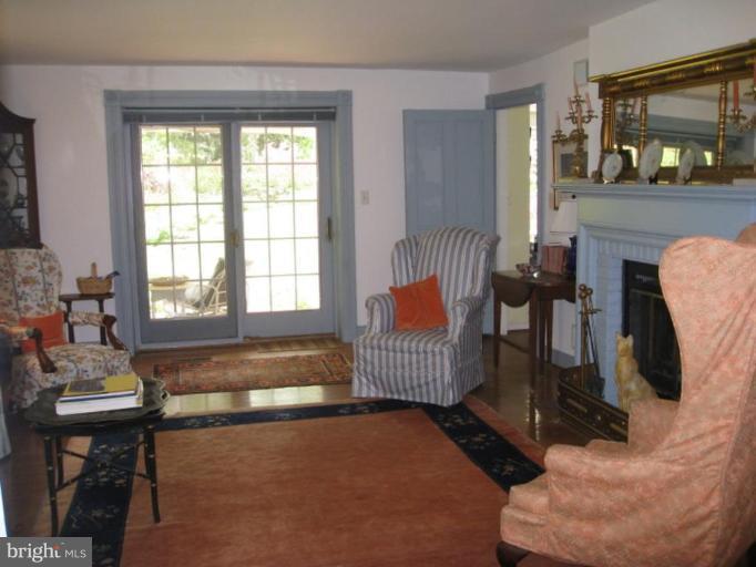11811 Ridgemont Road Lutherville-Timonium, MD 21093 - Photo 12 of 17 a living room with furniture and a window