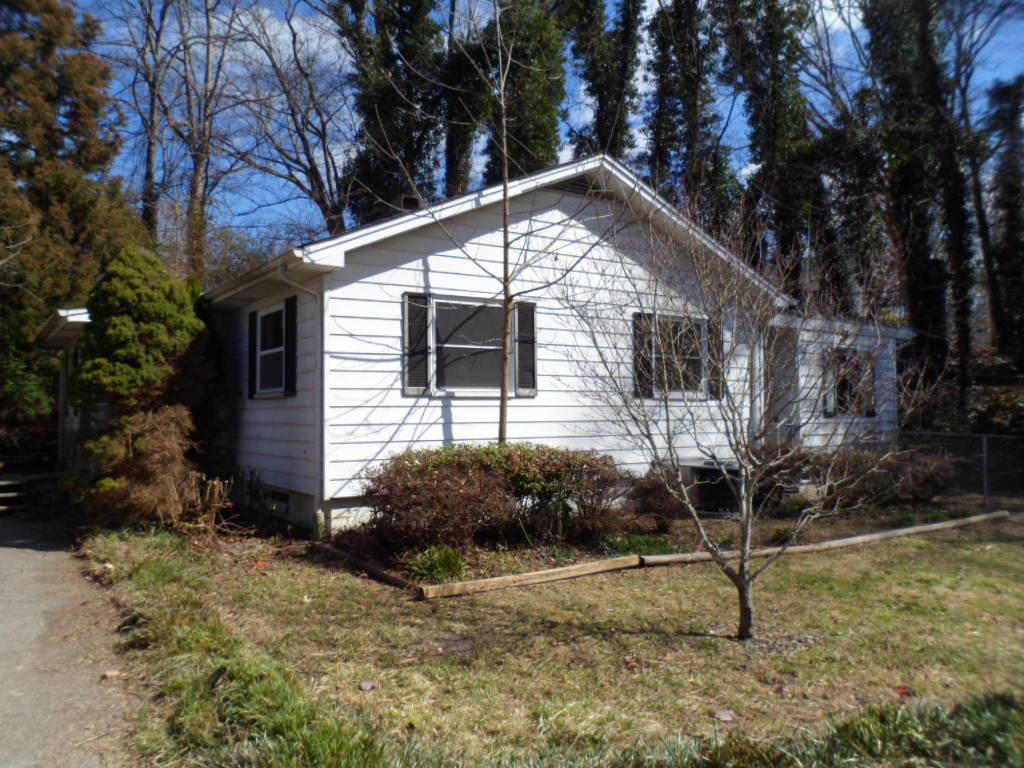 113 Fulton Lane Oak Ridge, TN 37830 - Photo 2 of 11 front angled