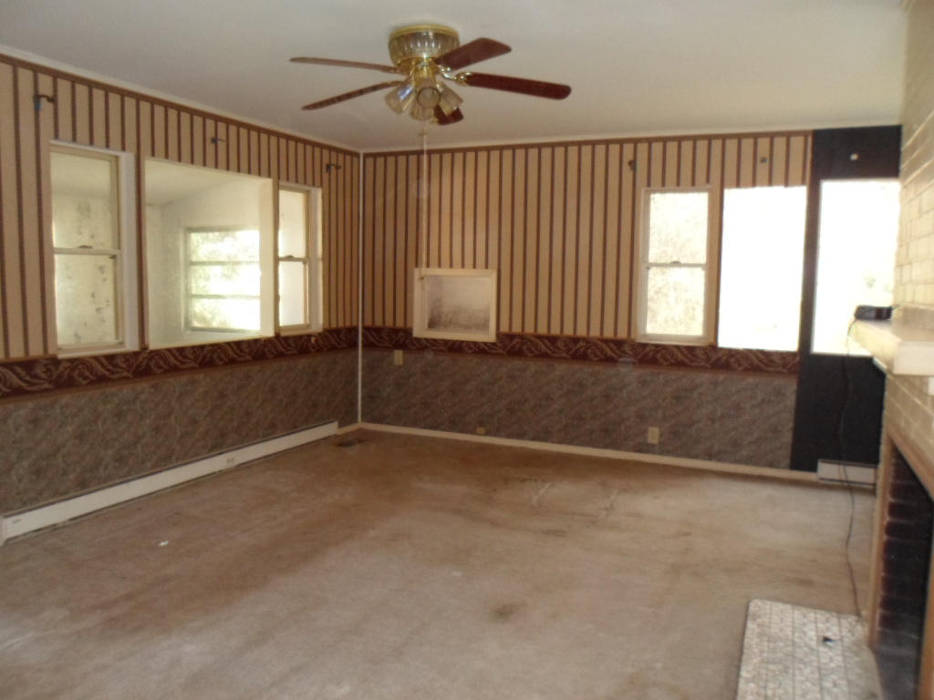 113 Fulton Lane Oak Ridge, TN 37830 - Photo 5 of 11 liv room