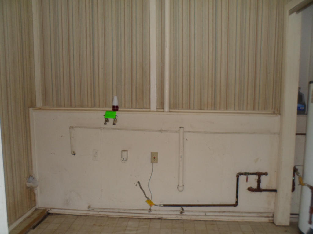 113 Fulton Lane Oak Ridge, TN 37830 - Photo 10 of 11 laundry off kitch