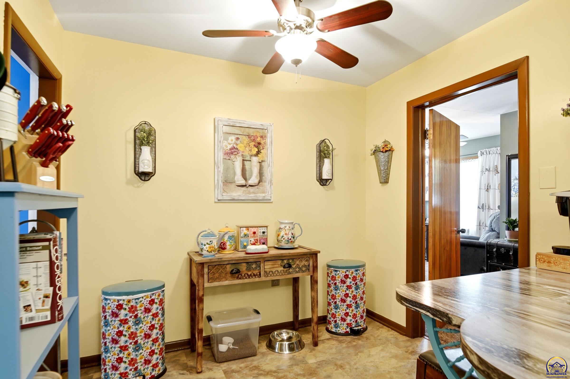 2151 Southwest Burnett Road Topeka, KS 66614 - Photo 10 of 35