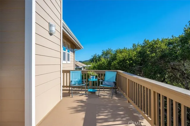 a view of an entryway with workspace