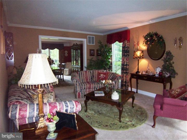 20 Brookwood Road Mount Laurel, NJ 08054 - Photo 3 of 22 Living Room