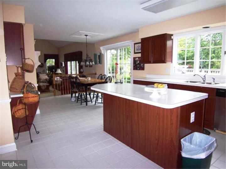 20 Brookwood Road Mount Laurel, NJ 08054 - Photo 7 of 22 Kitchen
