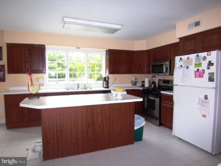 20 Brookwood Road Mount Laurel, NJ 08054 - Photo 8 of 22 Kitchen