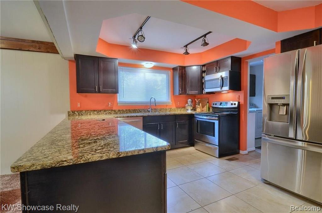 42916 Versailles Road Canton, MI 48187 - Photo 7 of 30