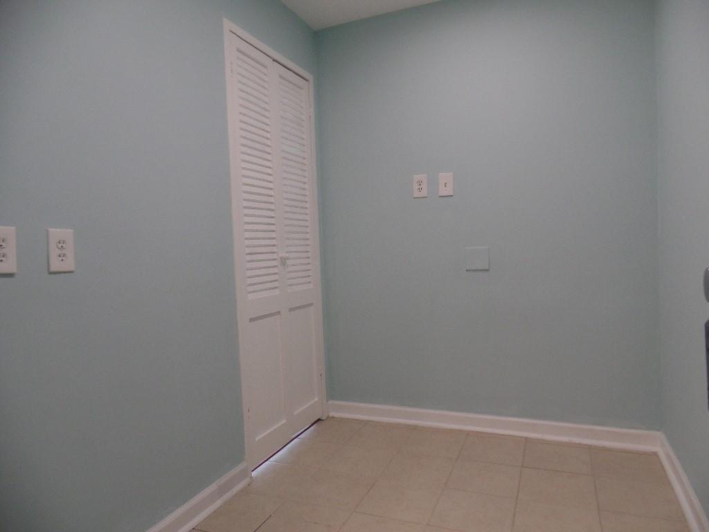 320 Fort Duquesne Boulevard, Unit 24M Pittsburgh, PA 15222 - Photo 18 of 40 a view of an empty room