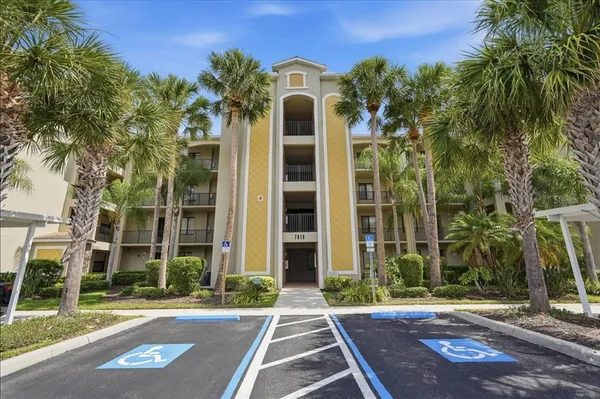 $2,350 | 7019 River Hammock Drive, Unit 301, Bradenton, FL 34212