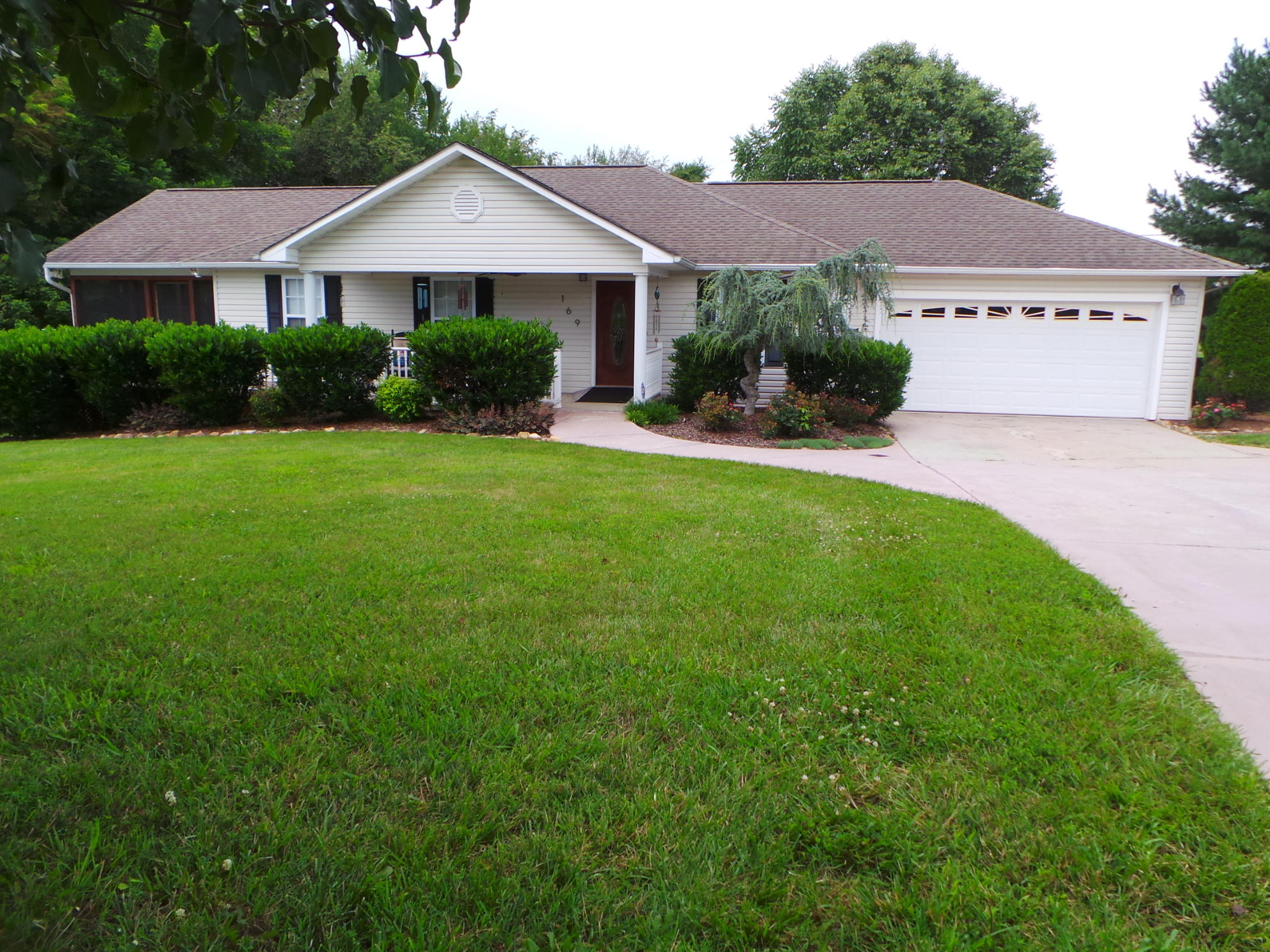 169 Laurel View Road Jonesborough, TN 37659 - Photo 151 of 159 CIRCLE DRIVE PLENTY OF PARKING