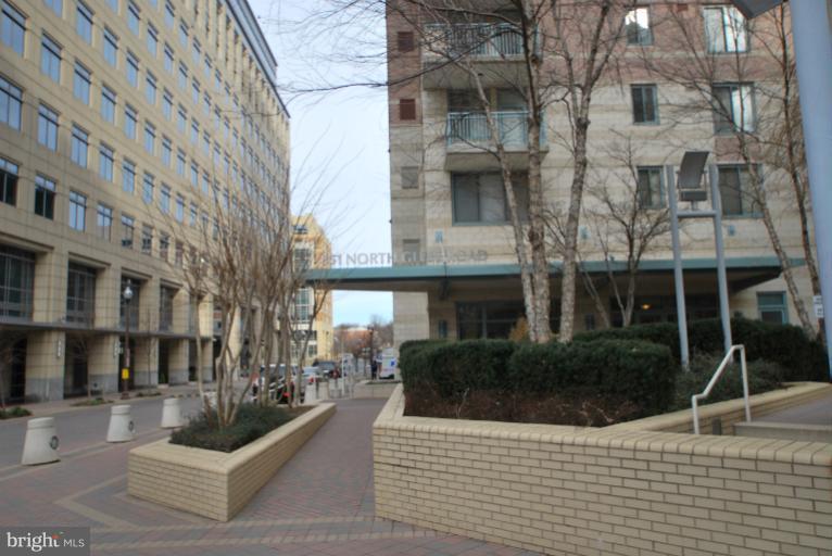 851 North Glebe Road, Unit 1708 Arlington, VA 22203 - Photo 16 of 16 Exterior (Front)