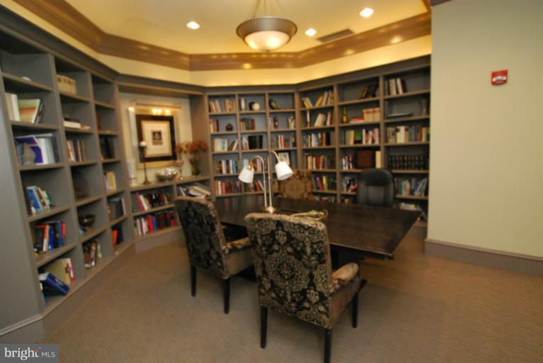 851 North Glebe Road, Unit 1708 Arlington, VA 22203 - Photo 9 of 16 Interior (General)